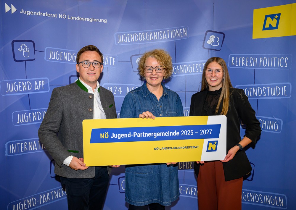 LR Teschl-Hofmeister mit Jugendgemeinderäten