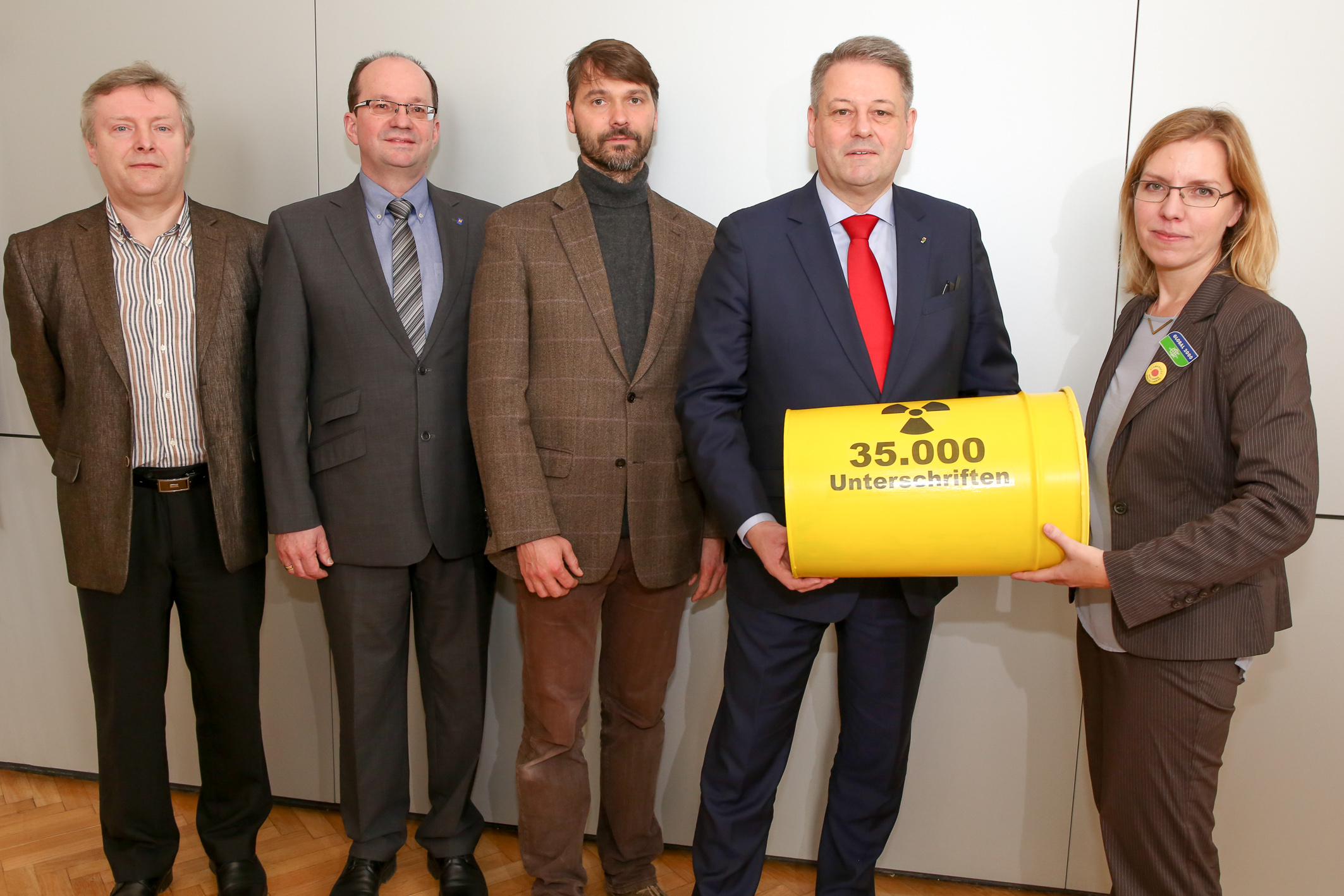 Global 2000 Petitionsübergabe an BM Andrä Rupprechter